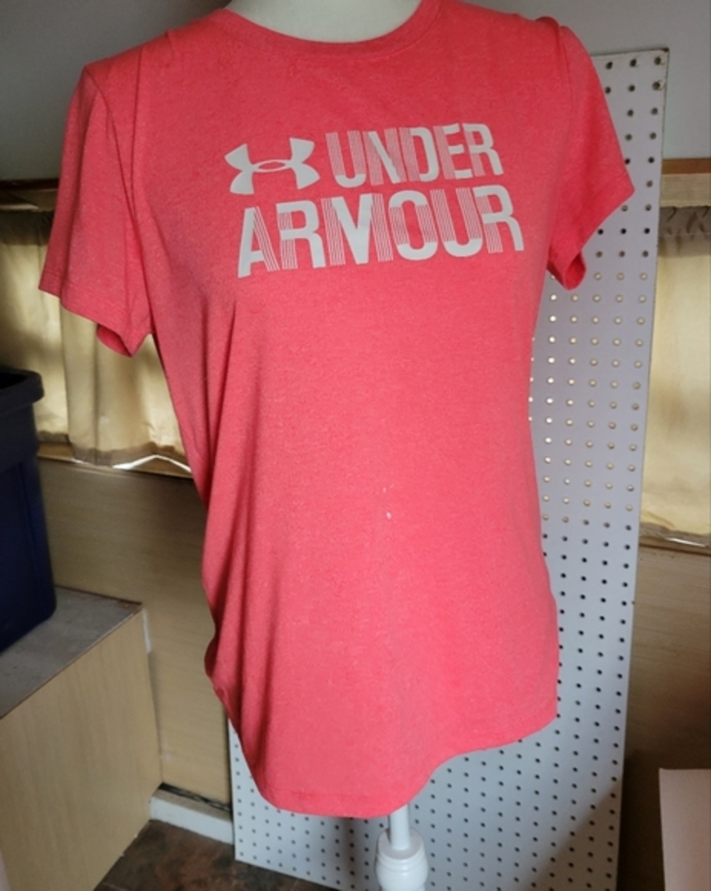 Under Armour ladies pink size M tee Tshirt